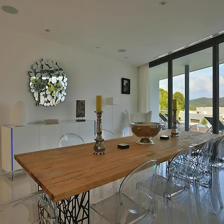 Modern With Vast Terracing וילה