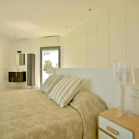 Villa Modern With Vast Terracing *